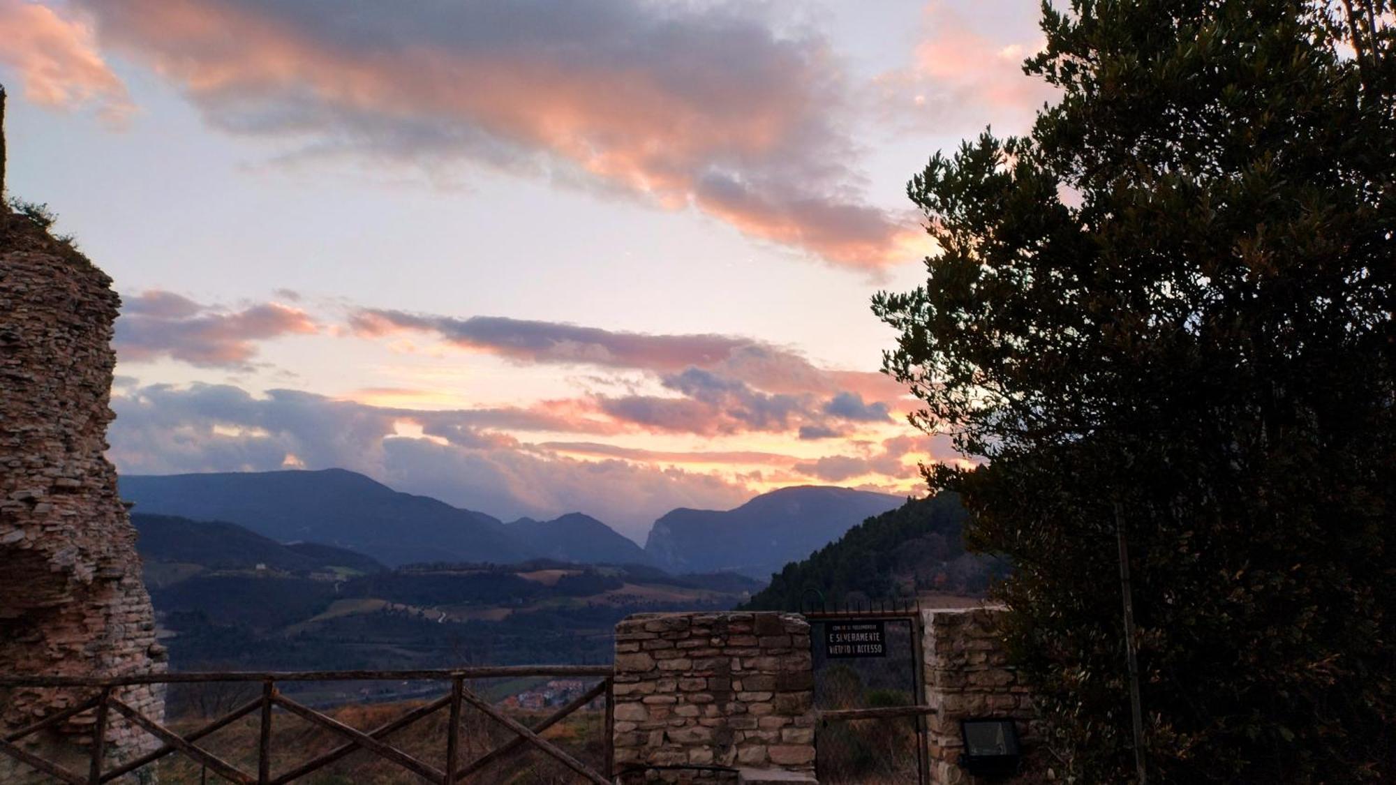 Locanda La Rocca Residenza D'Epoca Fossombrone Esterno foto